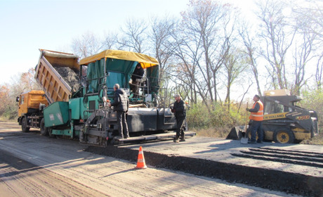 У Сватовому дорога на Розкопану ремонтується. Чи встигнуть до зими?