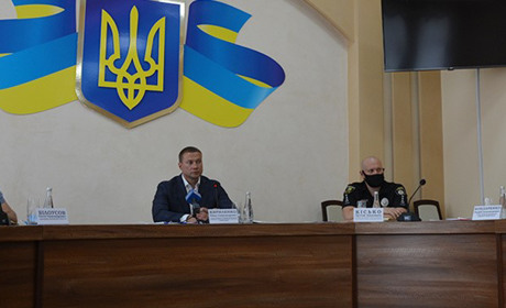 Мешканці міста та району засипали питаннями керівника області 