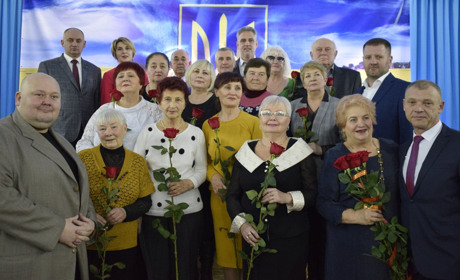 Працівників органу місцевого самоврядування привітали з нагоди професійного свята: фоторепортаж