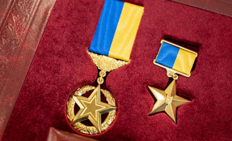 Двом захисникам із Хмельниччини присвоєно посмертно звання Герой України