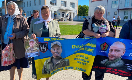«Безвісти зниклий — не забутий»: у Сатанові відбулася мирна акція на підтримку родин військових
