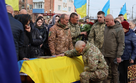 У Сарнах попрощалися із сержантом Костянтином Аврамишиним