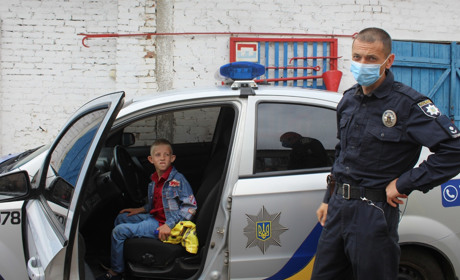 Як троїцькі поліцейські вчать дітей протидіяти шахрайству та вчитися правилам безпеки
