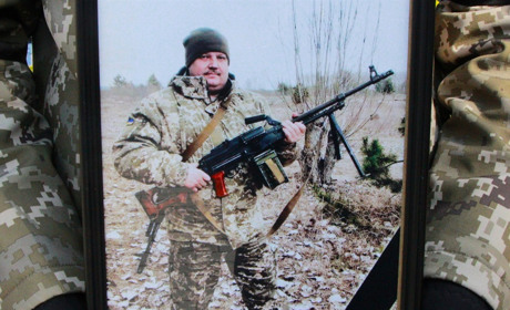 Допоки міг, боронив Україну. Нетішинці провели в останню дорогу захисника Михайла Лукащука