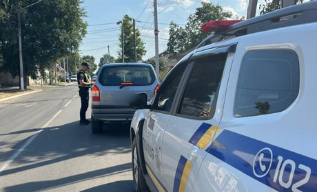 В Ізмаїлі поліція роз’яснює водіям і пішоходам правила безпеки на дорозі