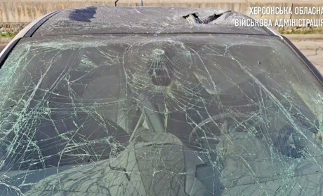 На Херсонщині армія рф завдала ударів по житловим кварталам: пошкоджені будинки та приватні автівки
