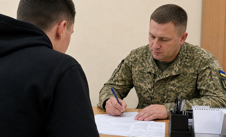 Центр комплектування інформує: юнаки 2009 року народження мають стати на військовий облік
