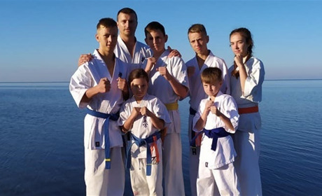 Сірогозькі спортсмени беруть участь у літньому таборі по кіокушинкай карате “Скадовськ 2020”