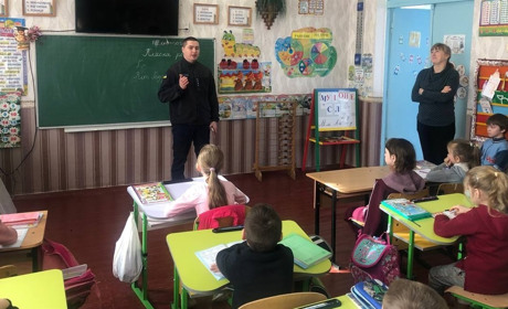 Переяславські рятувальники провели для школярів урок про безпеку під час війни