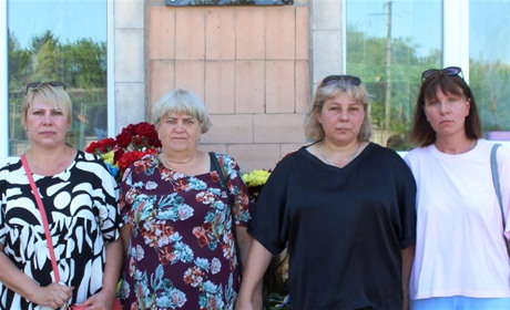 На стіні гімназії “Мрія” відкривали чотири меморіальні дошки присвячені героям-захисникам