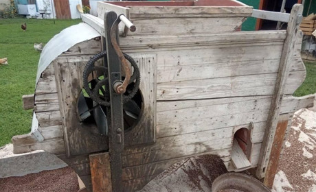 В одному із сіл Чортківщини віялка, якій майже 80 років, збереглася в робочому стані