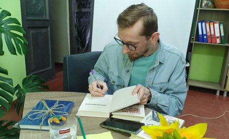 Чому «порядні пані вмирають самітно»: В Паланці відбулась зустріч із письменником Дмитром Безверхнім