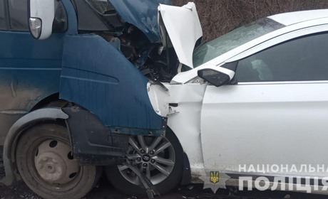 ДТП дорогою до Генічеська на слизькій дорозі: 5 постраждалих, з яких 1 — в реанімації