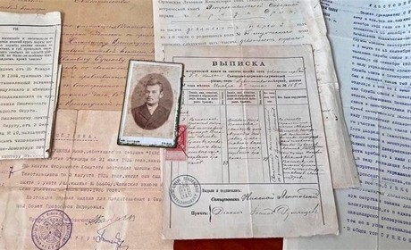 Київська митниця знайшла артефакт херсонського фотоательє минулого століття: все вилучили
