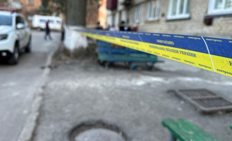 Вибух у багатоповерхівці Первомайська: загинула жінка, діти борються за життя