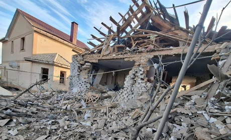 На Херсонщині окупанти завдали ударів по критичній та соціальній інфраструктурі, житлових кварталах