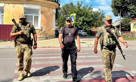 Вулиці Звягеля спільно патрулюють поліцейські та військові