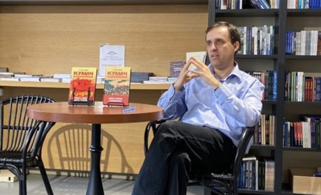 Привіз “історичні книги про патріотизм". У Скадовськ приїхав російський письменник