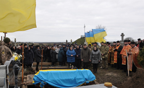 У Нагірянці, що на Чортківщині, віддали останню шану померлому від ран воїну Теслюку Павлу