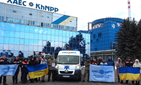 Нетішинські атомники передали реанімобіль для військових