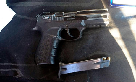 У жителя Кіцманщини поліцейські вилучили наркотики, зброю та боєприпаси