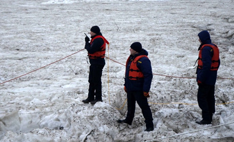 На Київщині сапери підірвали кригу на Десні, вода відходить від будинків броварчан: хроніка 22 січня