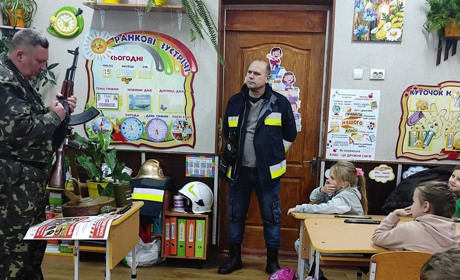 Менські вогнеборці завітали до школярів. Про що розказували