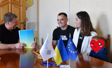 На Звягельщині відкрито ще один ДБСТ: подружжя Ілони та Романа взяли на виховання шестеро дітей