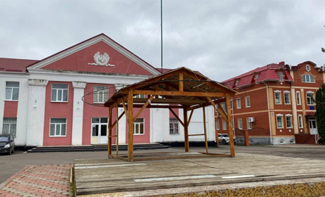 Фотофакт: в Барі почали встановлювати різдвяний вертеп