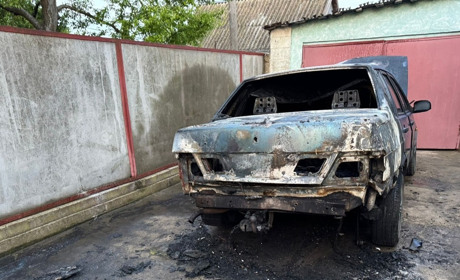 У Біляївці чоловік підпалив авто рідного брата: поліція затримала зловмисника