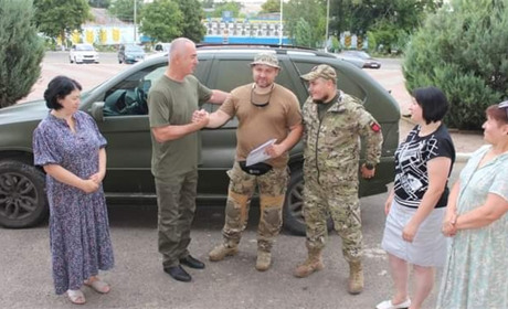 Іванівська громада відправила на фронт черговий автомобіль