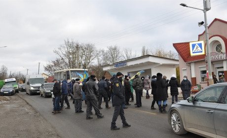 У Ягільниці, що на Чортківщині, третій тиждень триває акція протесту проти підвищення цін на газ
