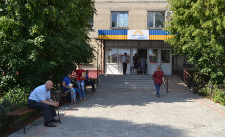 У будівлі районного УСЗН – сучасний ремонт