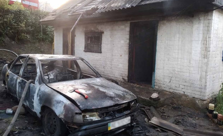 У Кагарлику вогонь пошкодив автомобіль та сарай