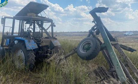 На Херсонщині на ворожій міні підірвався трактор, водій отримав численні поранення