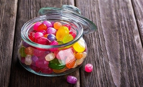 Не лише цукерки: вісім продуктів, які шкодять зубам