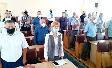 На позачерговій сесії райради взялися за дерегуляцію і ліквідацію збиткової аптеки. За що голосували