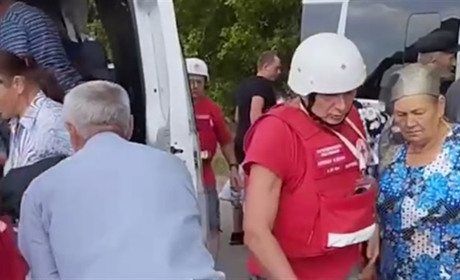 Евакуація з-під обстрілів. Волонтери розказали історії порятунку жителів прикордоння Глухівщини