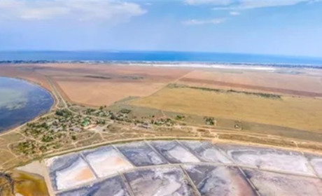 На ТОТ Херсонщини загарбники забирають землю у людей, які не отримали громадянство РФ