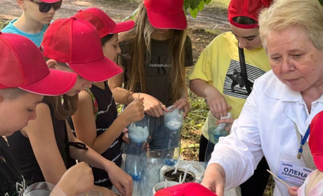 У Жовтих Водах діти досліджували воду під мікроскопом і створювали фільтри