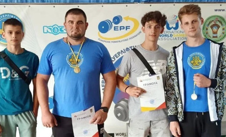 Барські спортсмени вибороли призові місця на Кубоку області з жиму лежачи