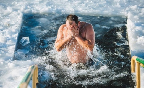 Сім правил як не треба занурюватися на Водохреща. Поради лікаря