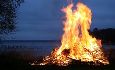 У Мілуватці Сватівського району два дні горіли очерет та суха трава на загальній площі у три гектари
