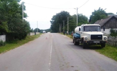 Переломи двох ніг та численні забої спричинила ДТП
