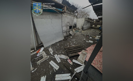 Російські терористи вранці атакували ринок у Херсоні: загинув чоловік, є поранені