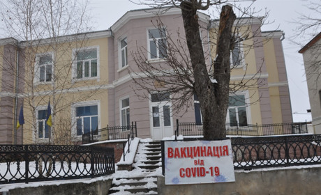 У Чорткові можна щепитися бустерною дозою вакцини від COVID-19