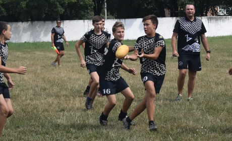 Спортивний флешмоб: замість м’яча для регбі - диня