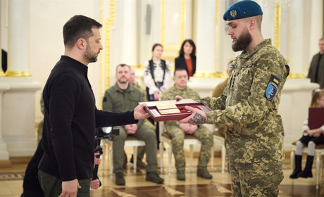 Звільняв Херсон, воював у Кринках: звання Героя України отримав Ігор Кондратевич