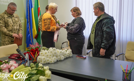 Три ордени та медаль. У Городок доставлено посмертні нагороди ще чотирьох Героїв
