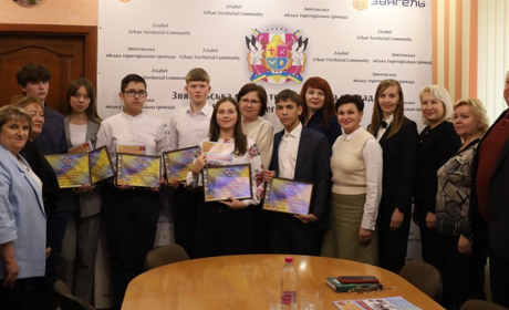 Хто з учнів став стипендіатом міського голови: названі імена шести юних звягелян